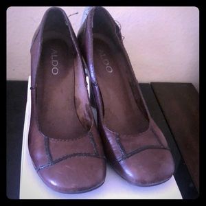 Also wedge shoes size 6